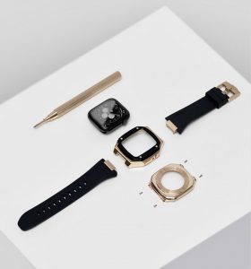 Vỏ đồng hồ Apple Watch - Viền đen, dây silicon đen 